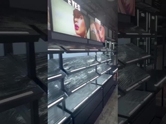 Présentoirs cosmétiques adaptés aux besoins du client avec le logo et la conception